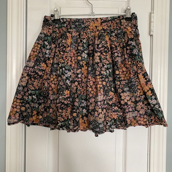 American Eagle Floral Mini Skirt - Size Small - Picture 4 of 4